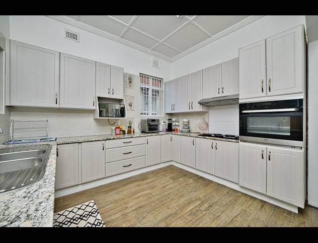 5 BEDROOM HOUSE FOR SALE IN GLENWOOD
